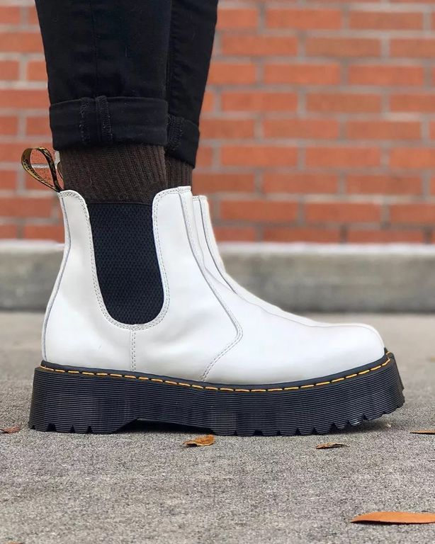 Челси Dr Martens 2976 Yellow Stitch Smooth Leather Chelsea White